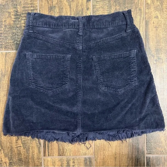Brandy Melville Mini Skirt - Picture 2 of 2